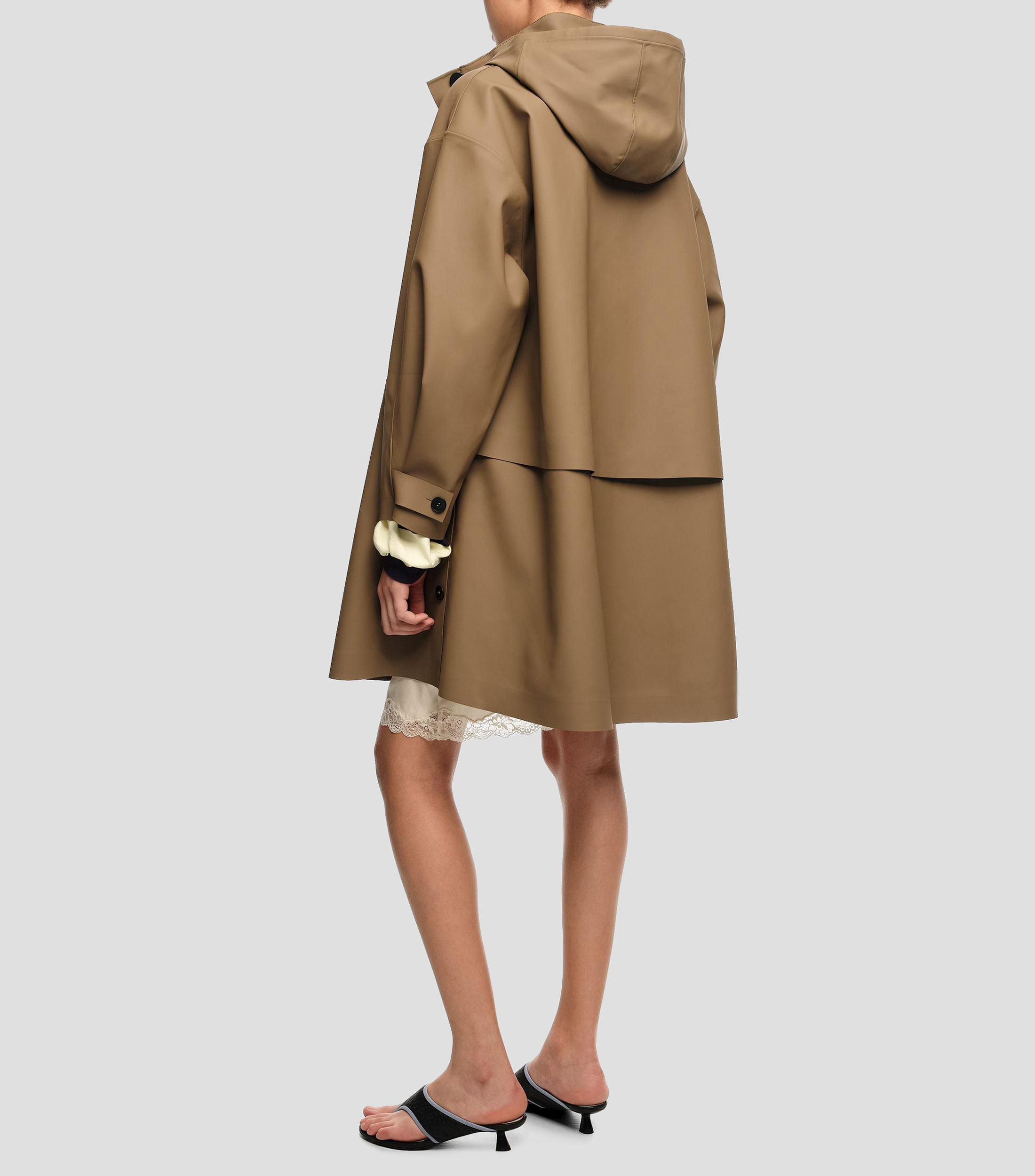 Gabardina línea A engomada camel oscuro Mujer